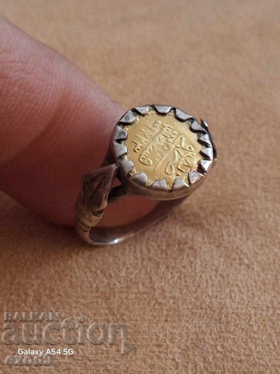 Antique silver ring with a gold coin - 5 Antique silver ring with a gold coin - 5