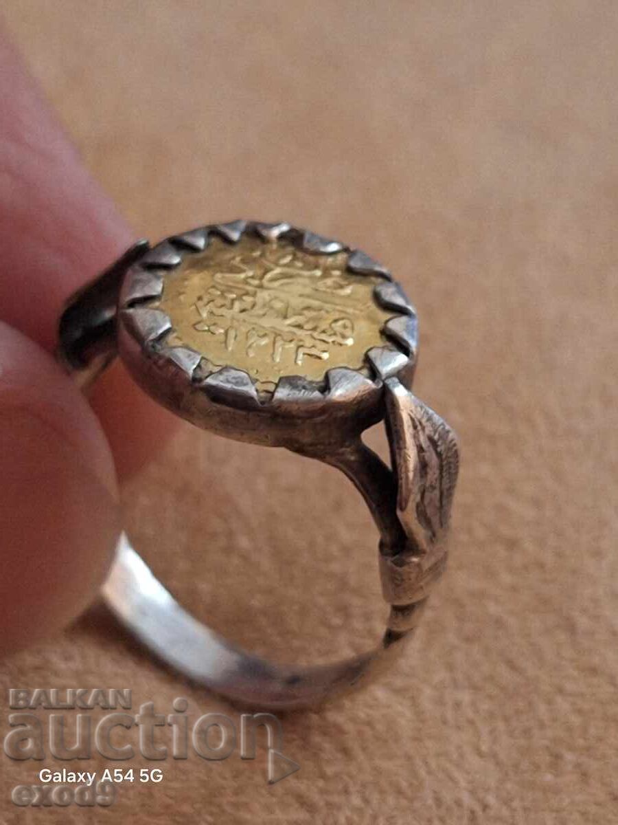 Antique silver ring with a gold coin - 7 Antique silver ring with a gold coin - 7