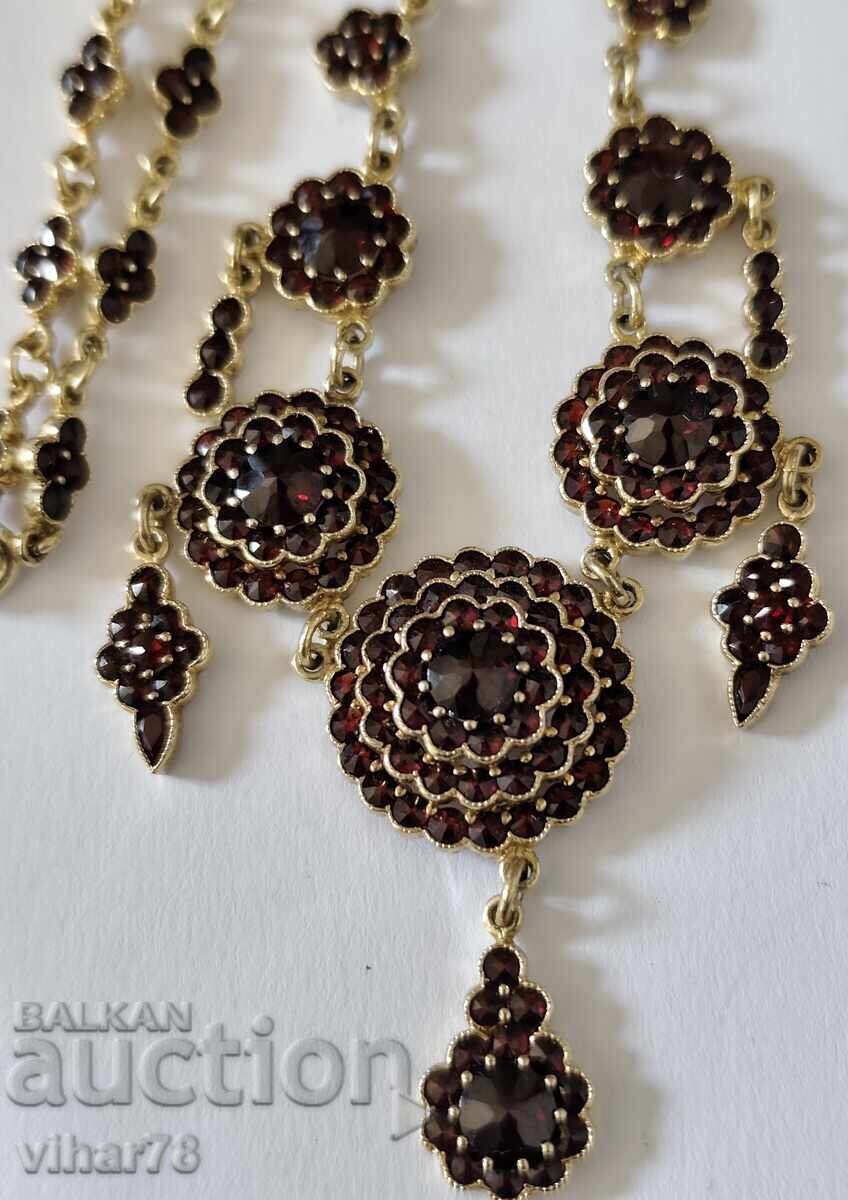 Auction  Very beautiful silver pendant with gold plating and garnets