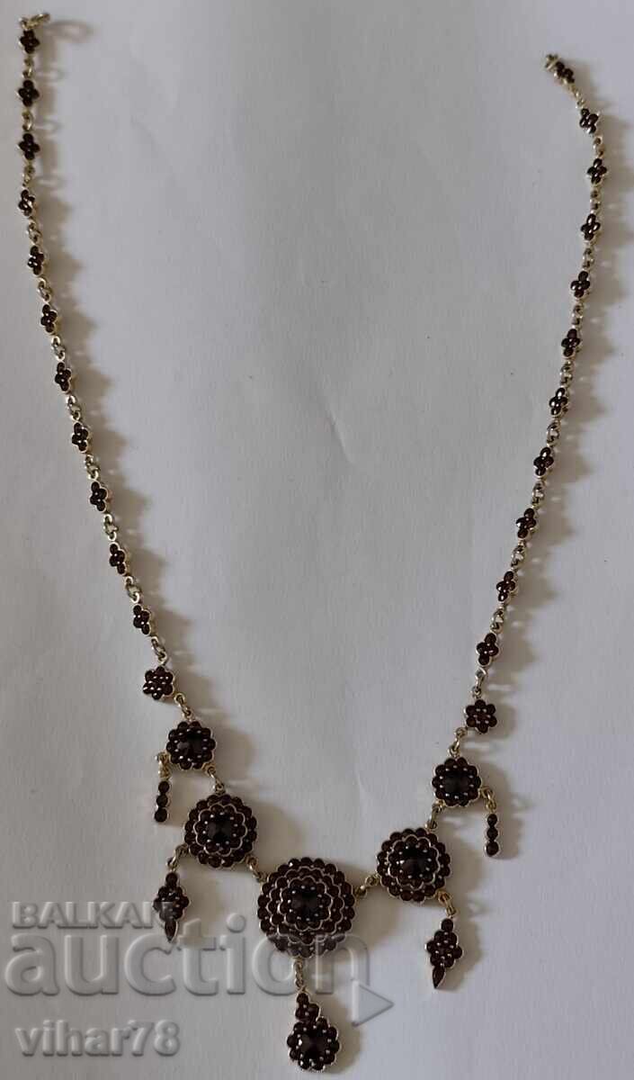 Delivery of Very beautiful silver pendant with gold plating and garnets