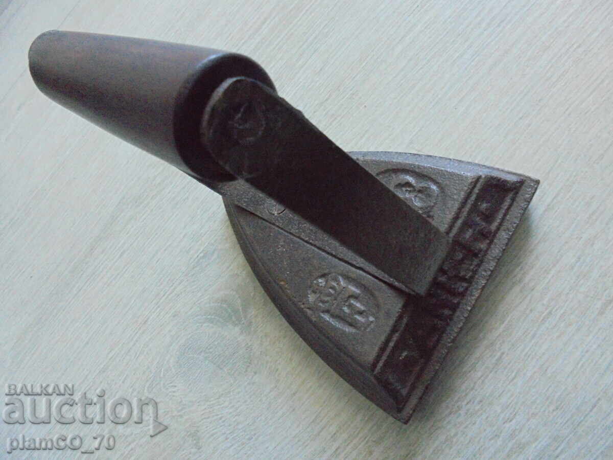 №*8341 Fier de călcat vechi din fontă cu mâner din lemn - 5 №*8341 Fier de călcat vechi din fontă cu mâner din lemn - 5