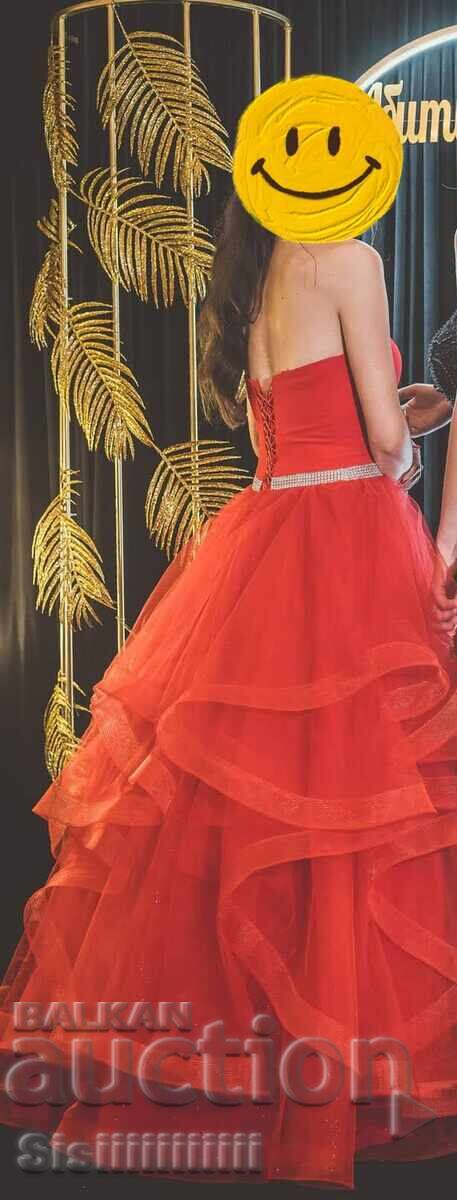 Φόρεμα μπάλας με τιμή 800.00 BGN | € 409.03