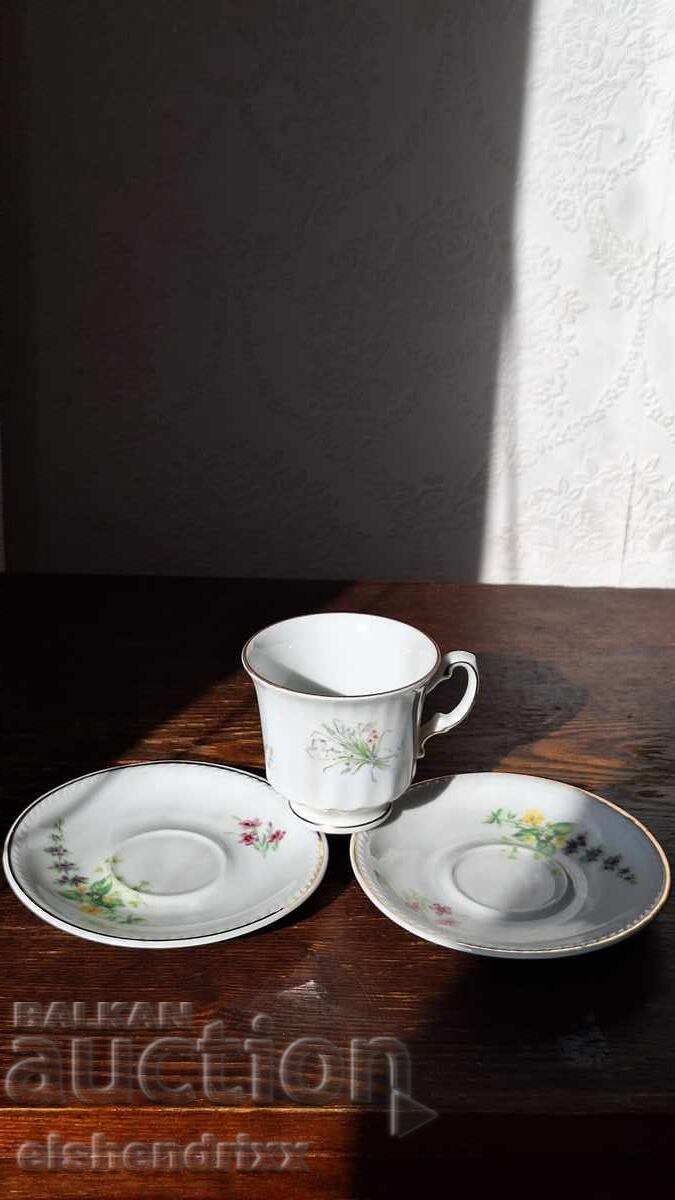 Лот порцелан - чаша за кафе и две чинийкики с цена 0.01 лв. | € 0.01