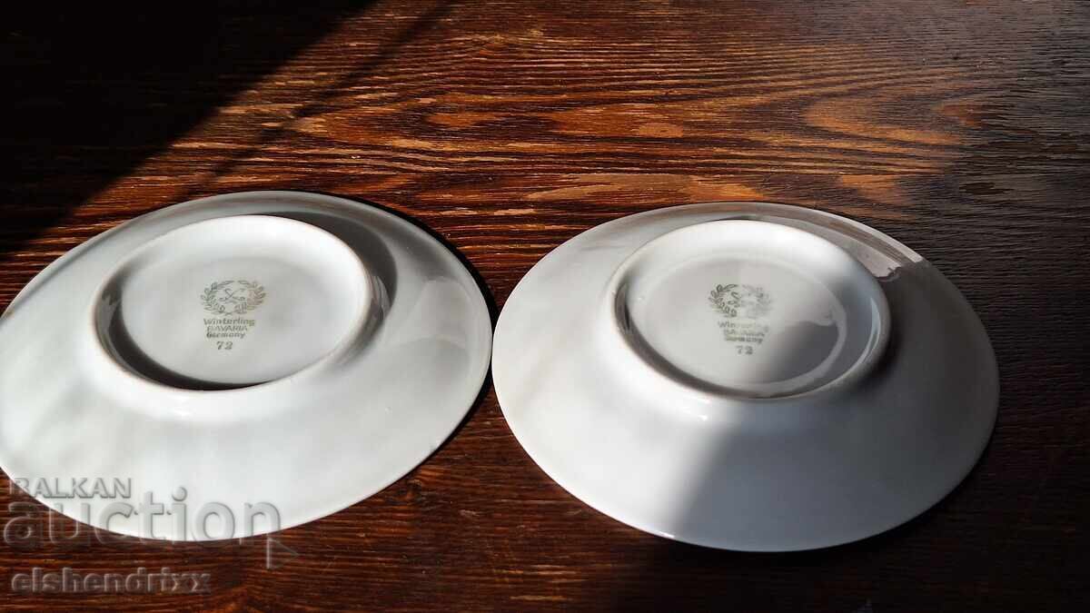 Доставка на Лот порцелан - чаша за кафе и две чинийкики