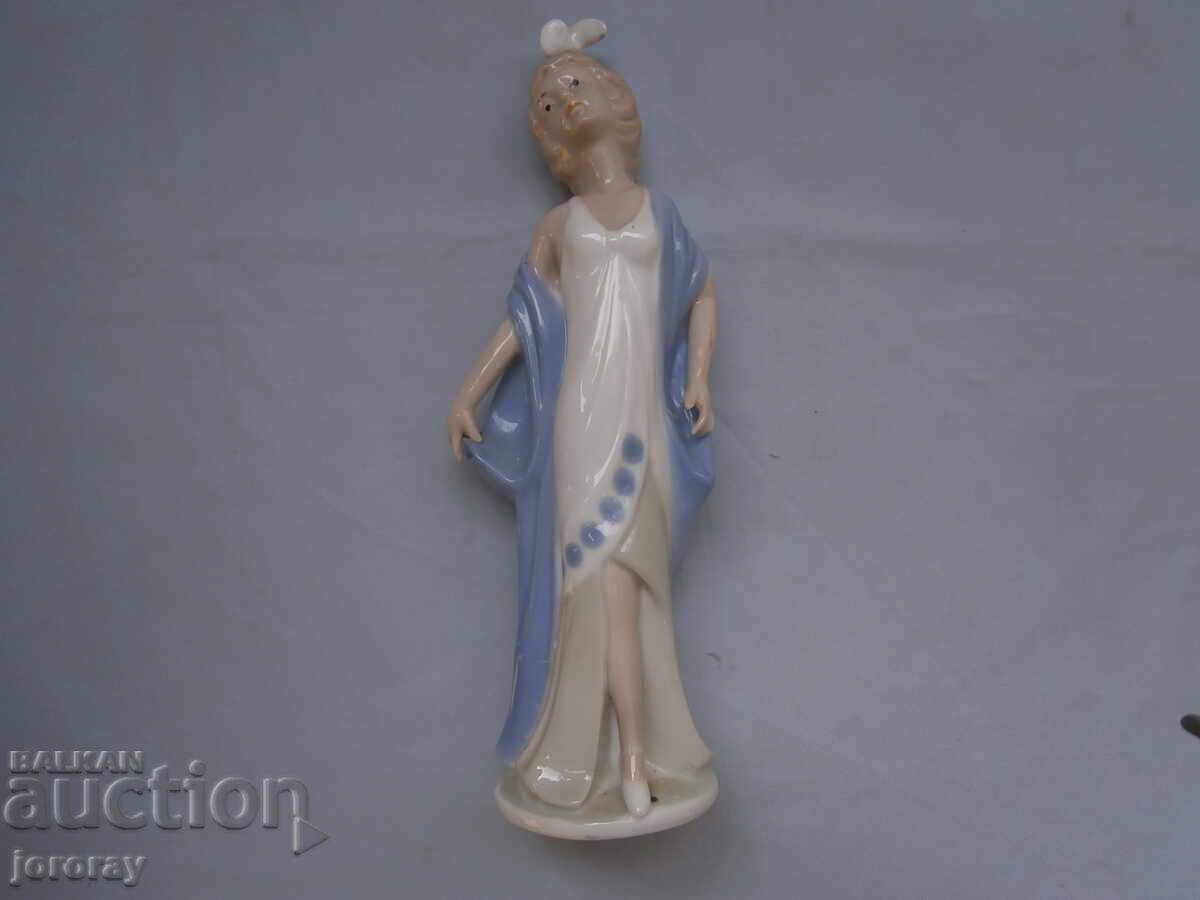 Figurină din porțelan marca Cellini 27cm Figurină din porțelan marca Cellini 27cm