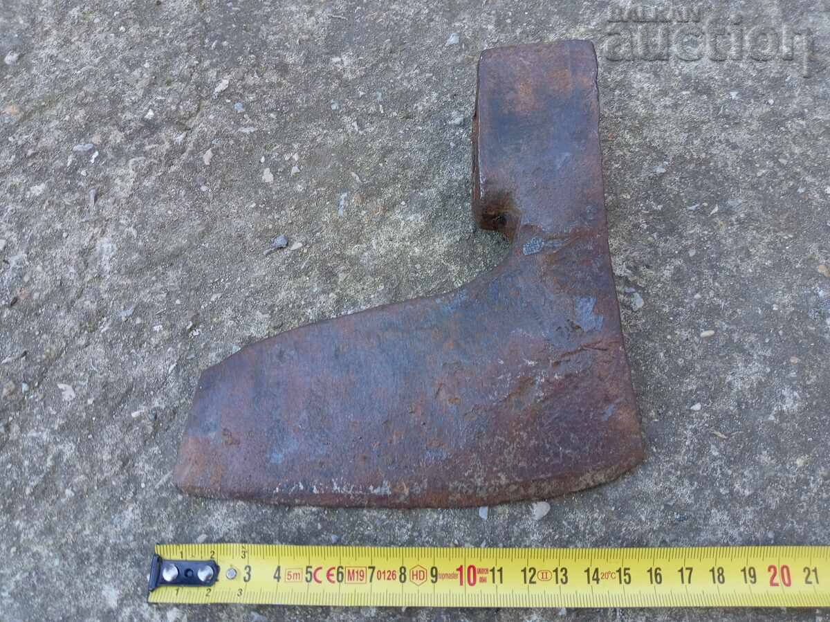 Licitație topor antic forjat manual