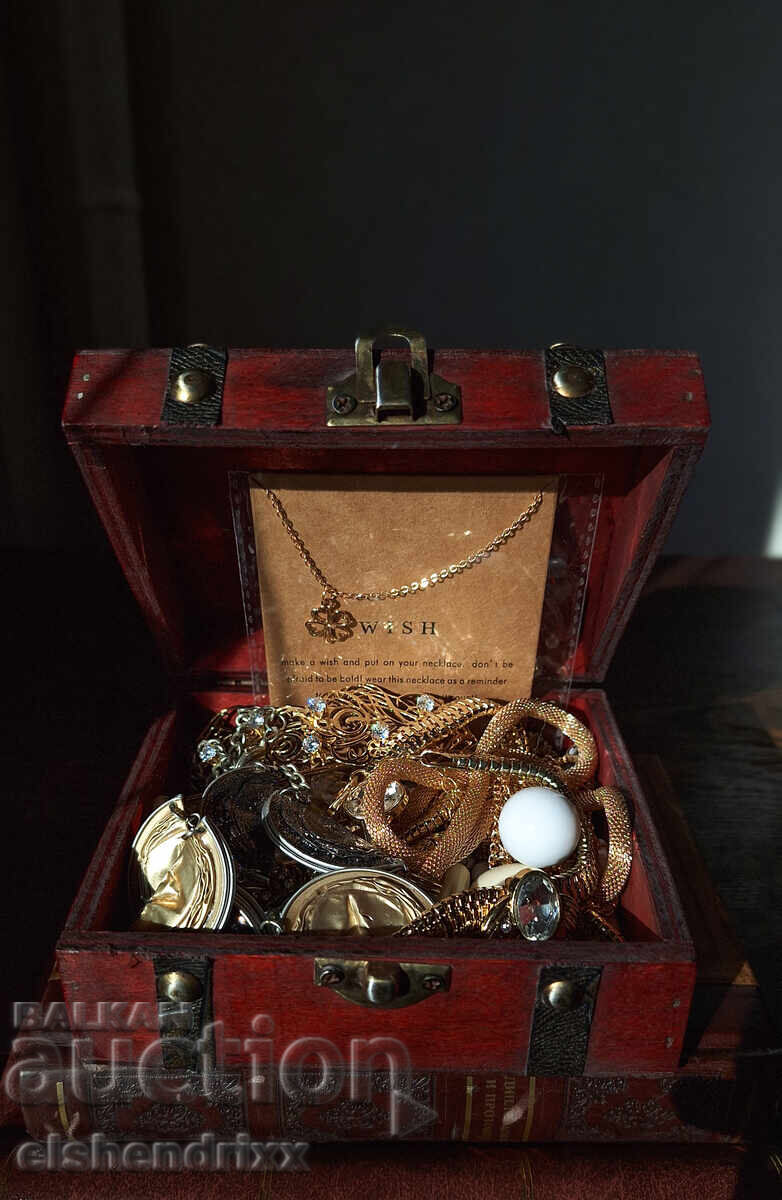 Мистериозна кутия с бижута с цена 25.00 лв. | € 12.78