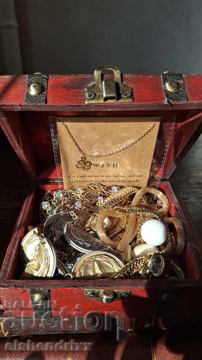 Аукцион Мистериозна кутия с бижута