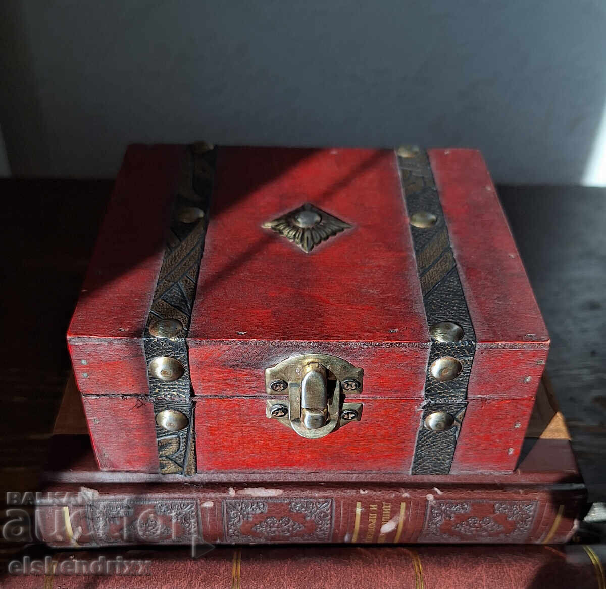 Мистериозна кутия с бижута