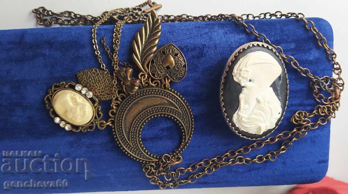 Broșă retro Camee și colier cu preț 15.00 BGN | € 7.67