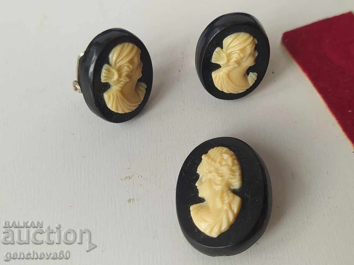 Auction Cameo Brooch and Earrings Set Auction Cameo Brooch and Earrings Set