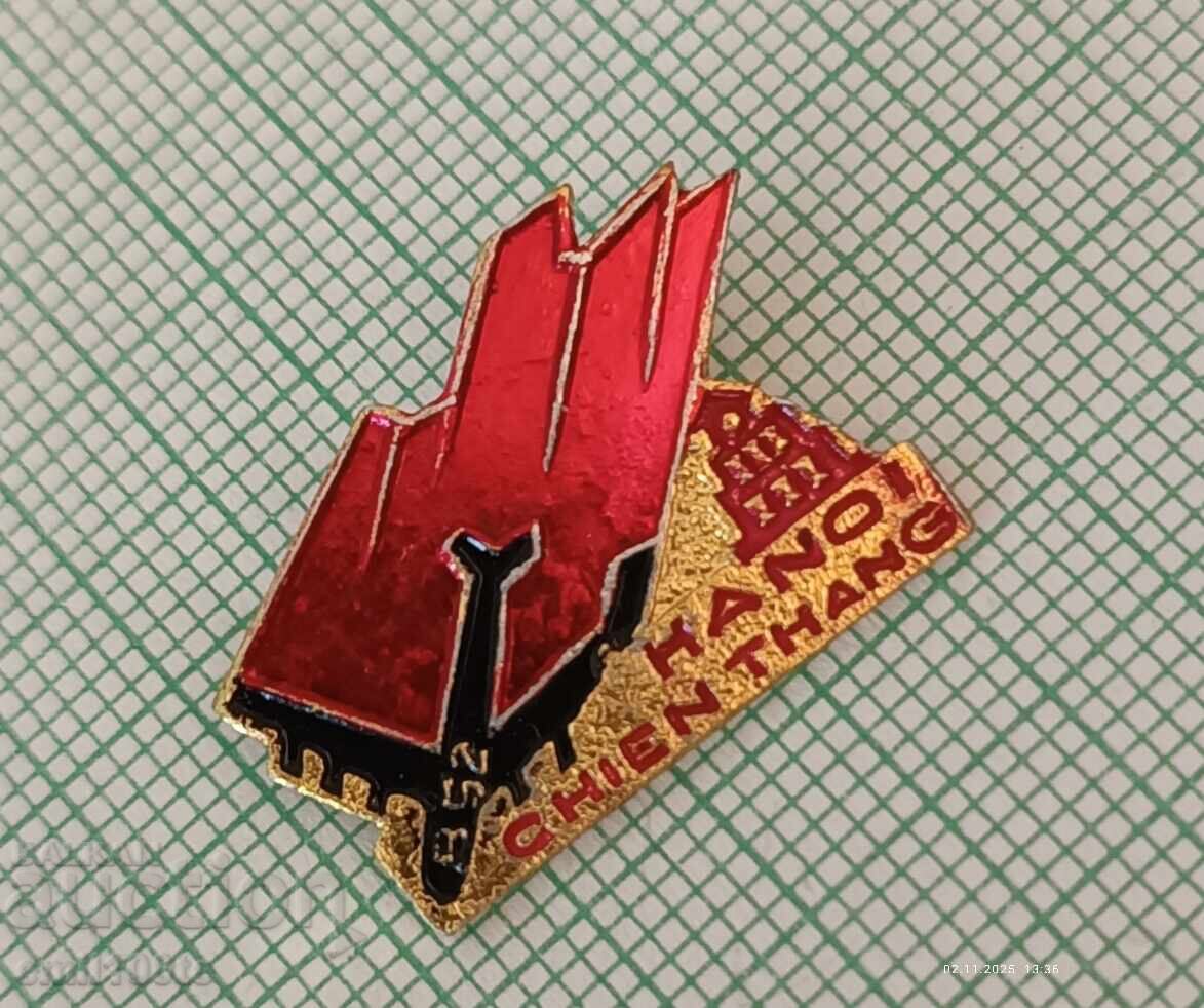 Licitație Insigna - Hanoi Chien Thang B 52 Vietnam