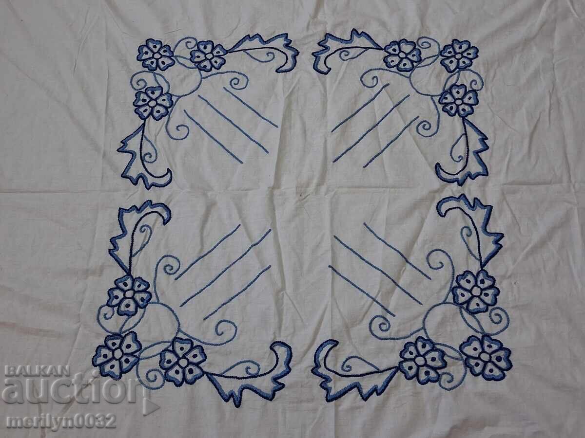 Старо бродирана покривка мильо българска бродерия ковьор с цена 56.00 лв. | € 28.63 Старо бродирана покривка мильо българска бродерия ковьор с цена 56.00 лв. | € 28.63