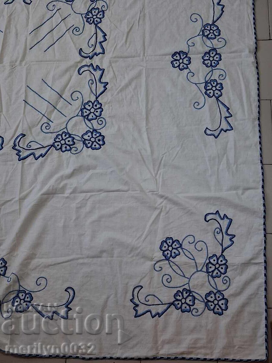 Аукцион Старо бродирана покривка мильо българска бродерия ковьор Аукцион Старо бродирана покривка мильо българска бродерия ковьор