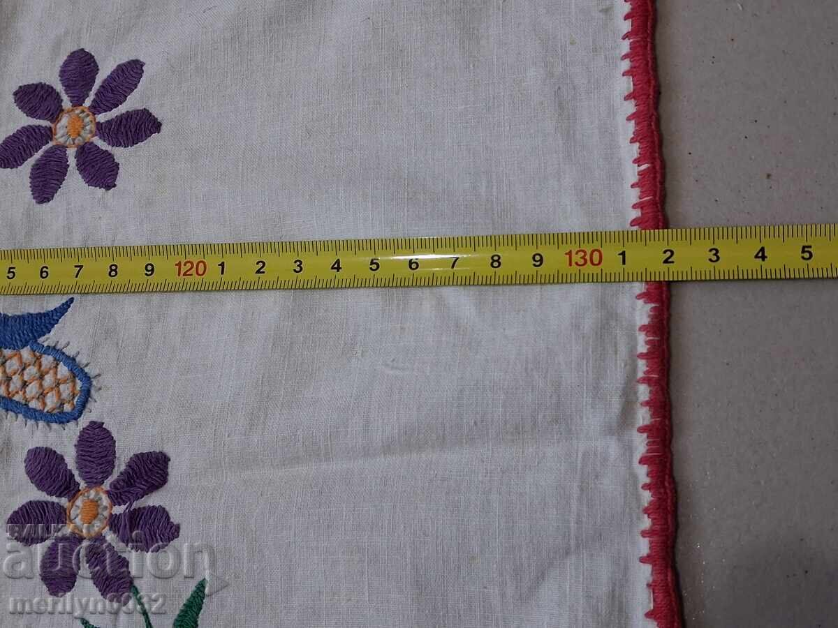 Доставка на Старо  бродирана покривка мильо българска бродерия ковьор