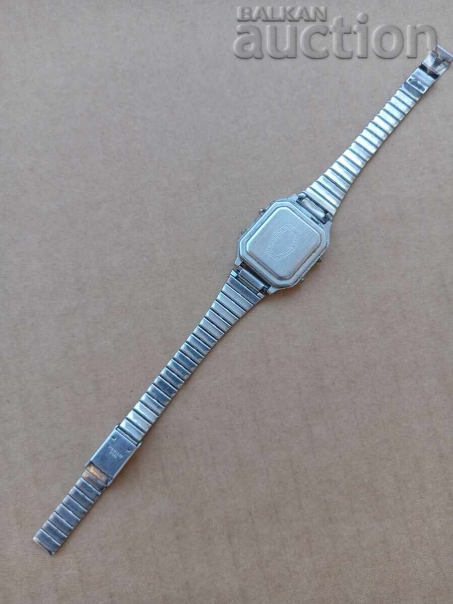 Delivery of Retro Vintage LCD Watch HONG KONG Delivery of Retro Vintage LCD Watch HONG KONG