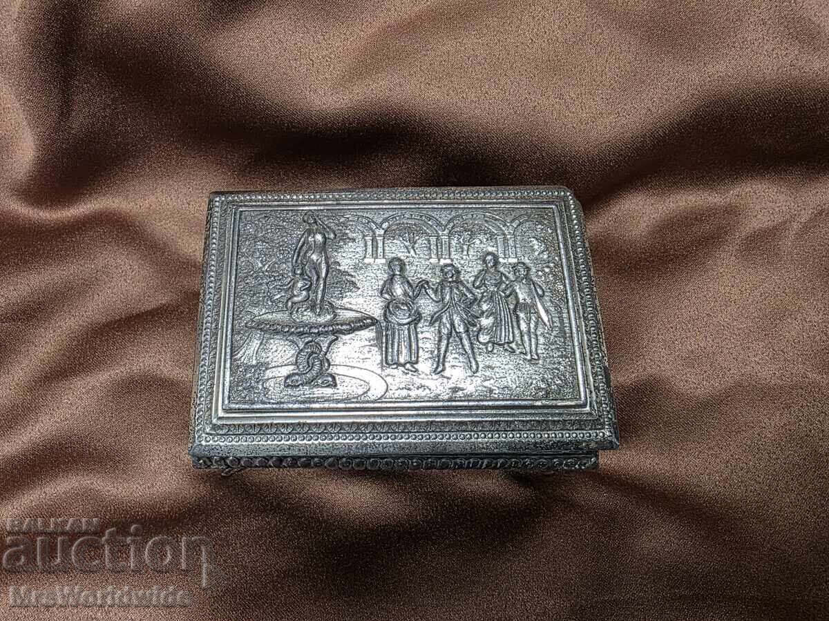 Όμορφο μεταλλικό κουτί κοσμημάτων με τιμή 45.00 BGN | € 23.01