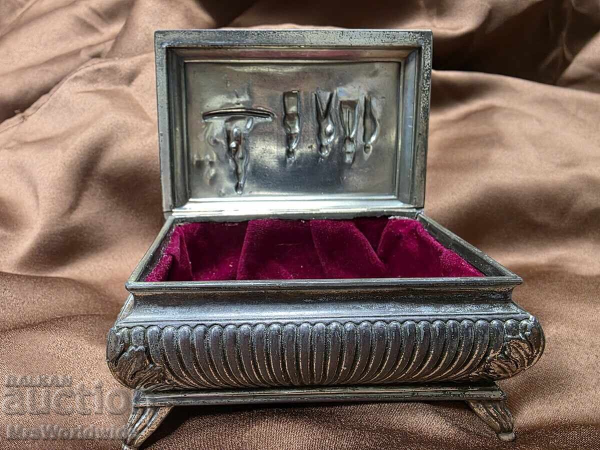 Παράδοση Όμορφο μεταλλικό κουτί κοσμημάτων