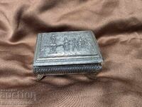 Cutie de bijuterii metalică frumoasă