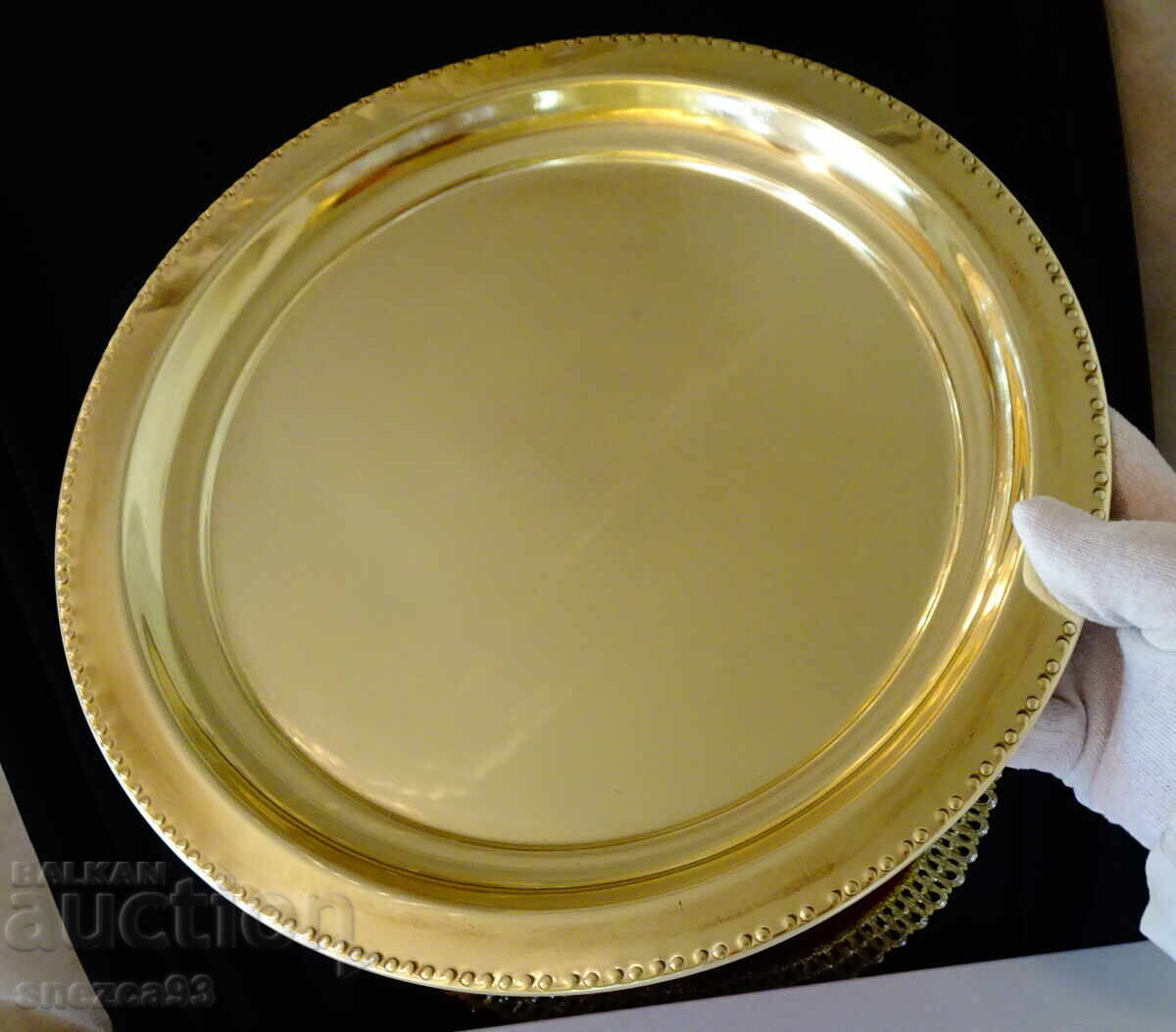 Бронзов поднос 32 см.,550 гр.,перлен релеф. с цена 39.00 лв. | € 19.94 Бронзов поднос 32 см.,550 гр.,перлен релеф. с цена 39.00 лв. | € 19.94