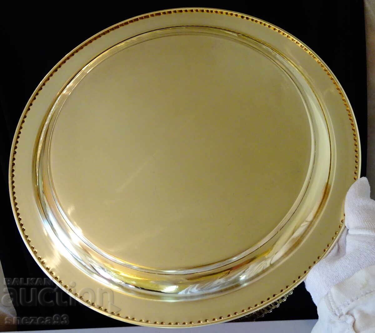 Аукцион Бронзов поднос 32 см.,550 гр.,перлен релеф. Аукцион Бронзов поднос 32 см.,550 гр.,перлен релеф.