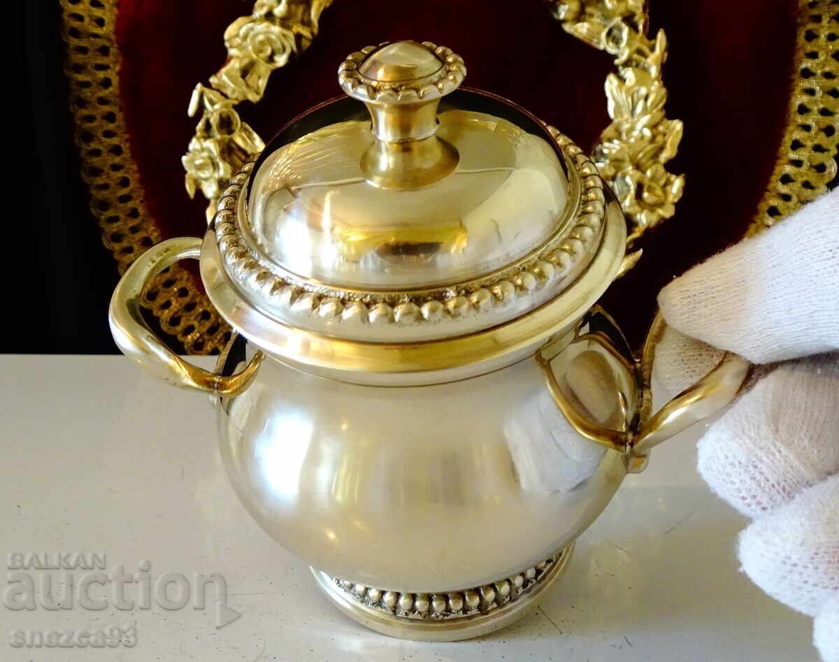 Χάλκινη ζαχαριέρα, Λουδοβίκος XVI, ανάγλυφο μαργαριταριού με τιμή 59.00 BGN | € 30.17