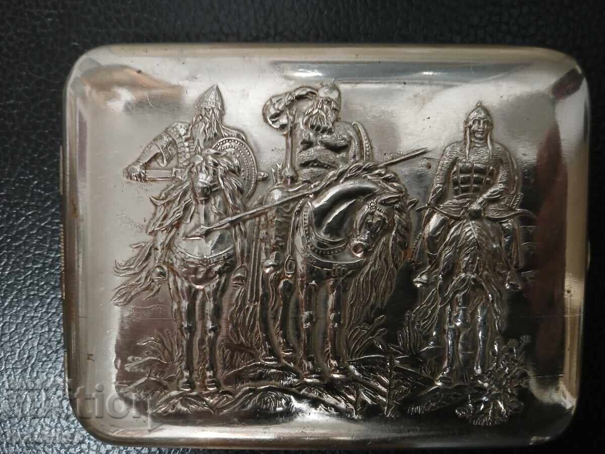 Руска табакера Богатири с цена 50.00 лв. | € 25.56