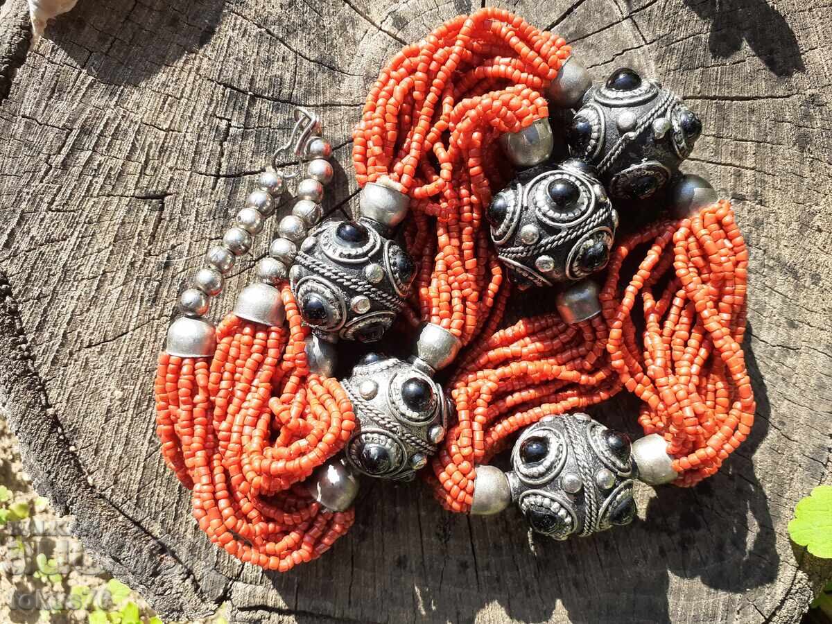 Auction Old coral necklace, ethnic jewelry Auction Old coral necklace, ethnic jewelry