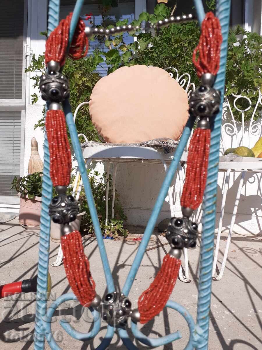 Delivery of Old coral necklace, ethnic jewelry Delivery of Old coral necklace, ethnic jewelry