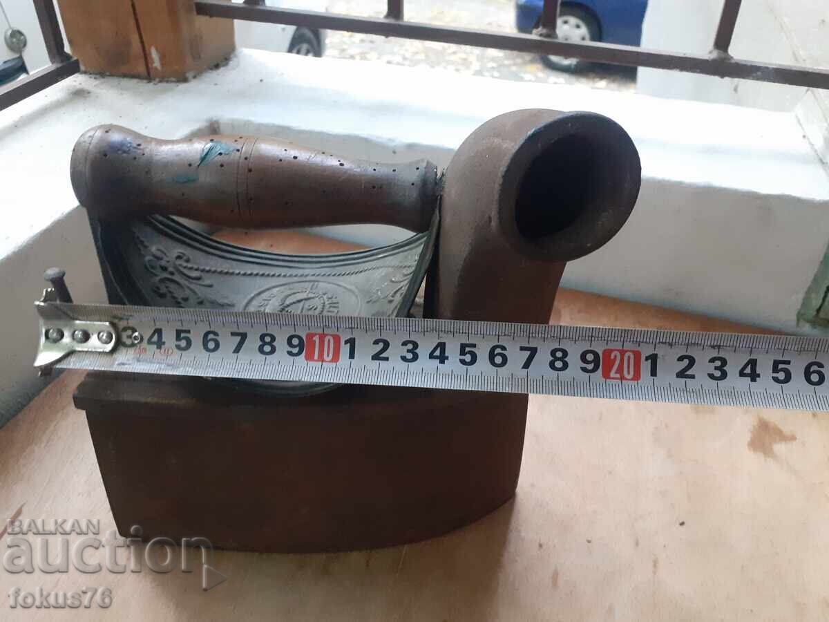 Fier de călcat englezesc vechi cu coș - 7 Fier de călcat englezesc vechi cu coș - 7