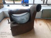 Fier de călcat englezesc vechi cu coș