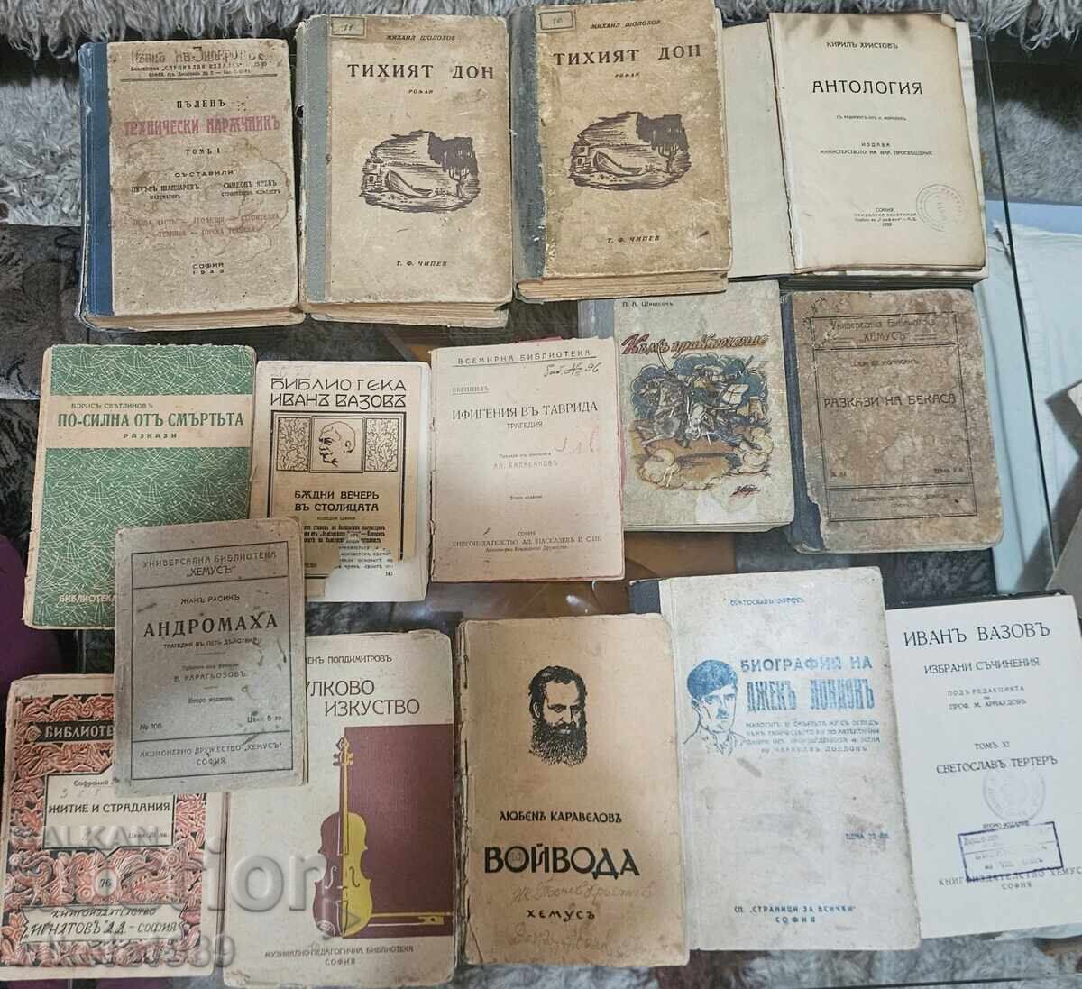 Πολλά βιβλία