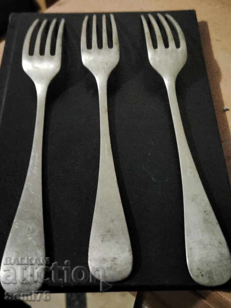 Τρία παλιά μεγάλα πιρούνια ,, WELLNER ,, με τιμή 9.99 BGN | € 5.11