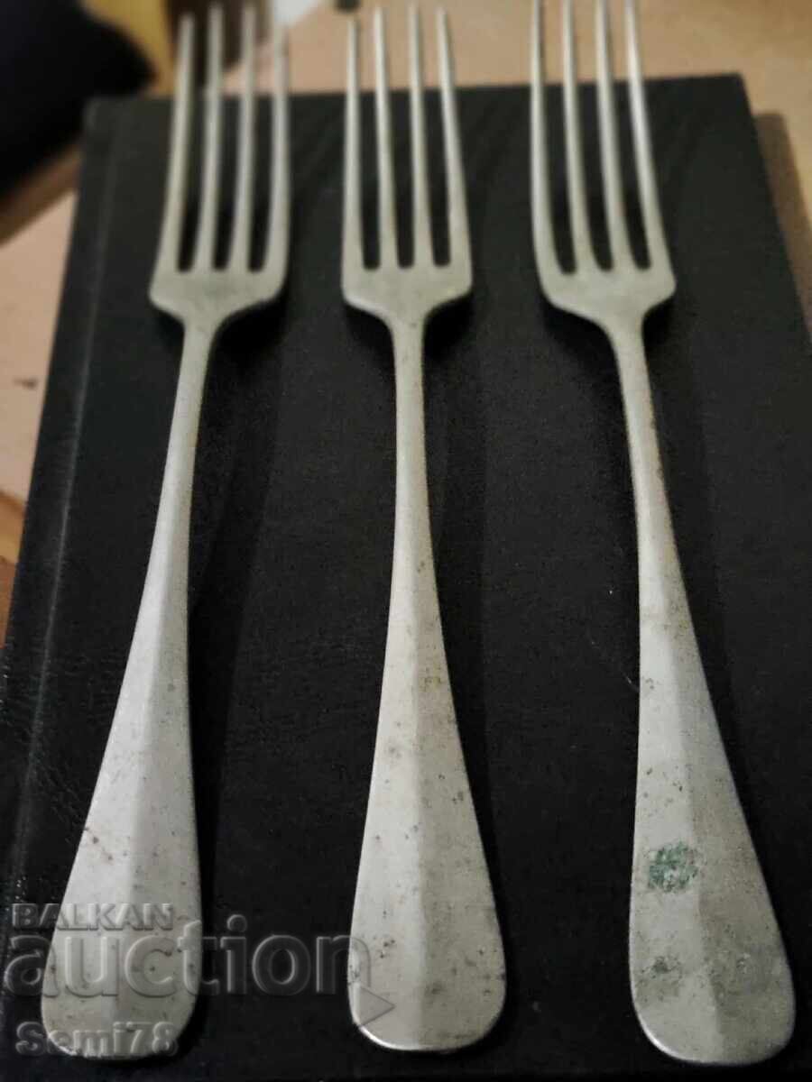 Τρία παλιά μεγάλα πιρούνια ,, WELLNER ,,