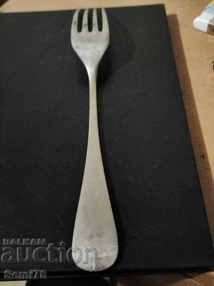 Μεγάλη παλιά πιρούνα από άλπακα με τιμή 3.99 BGN | € 2.04