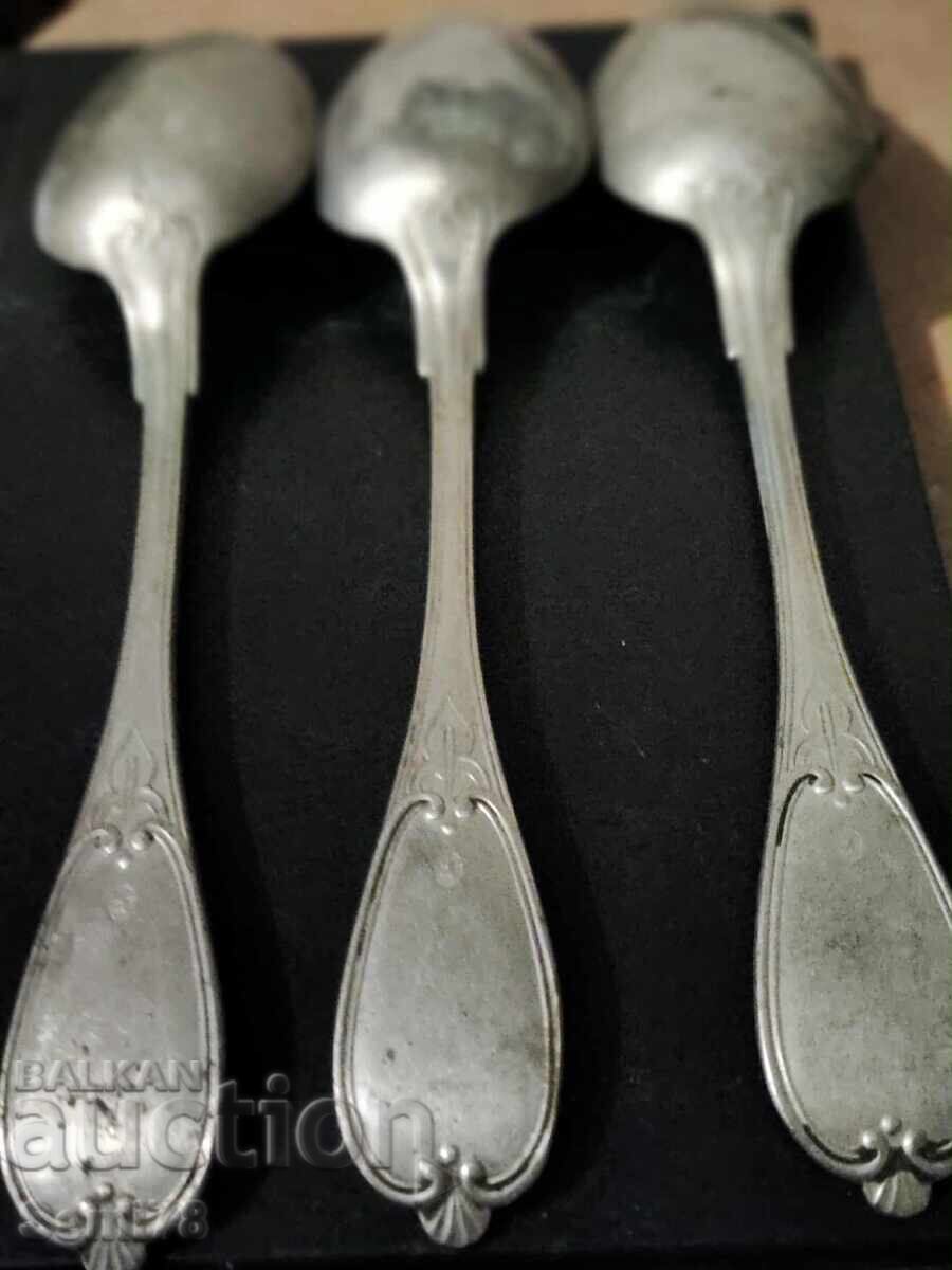 Τρεις αντίκες μεγάλες κουτάλες σήμανση αλπακά με τιμή 9.99 BGN | € 5.11