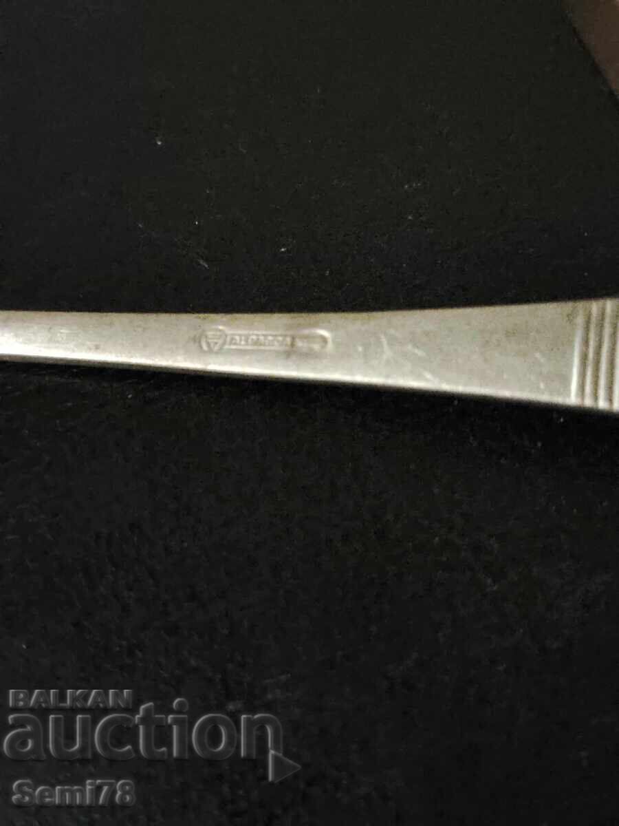 Аукцион Три антикварни големи лъжици маркировка алпака