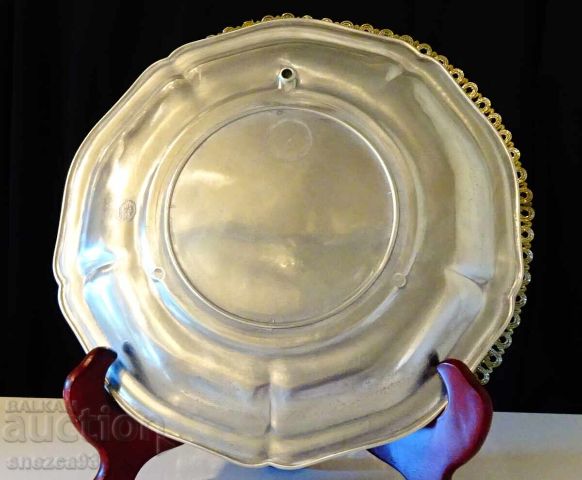 Калаена чиния с релефни цветя 500 гр.,25 см. с цена 45.00 лв. | € 23.01 Калаена чиния с релефни цветя 500 гр.,25 см. с цена 45.00 лв. | € 23.01