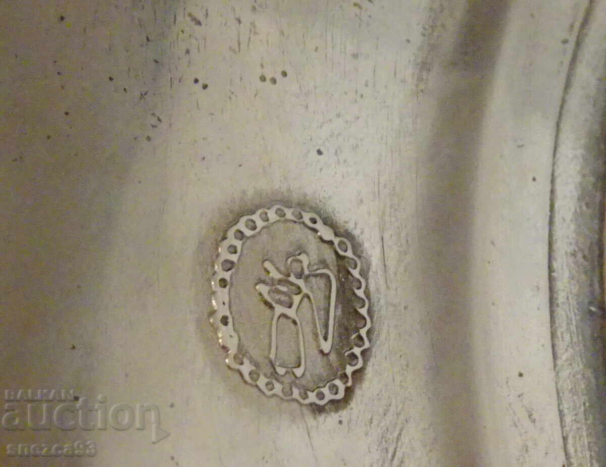 Доставка на Калаена чиния с релефни цветя 500 гр.,25 см. Доставка на Калаена чиния с релефни цветя 500 гр.,25 см.