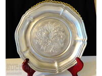 Farfurie de staniu cu flori în relief 500 gr., 25 cm