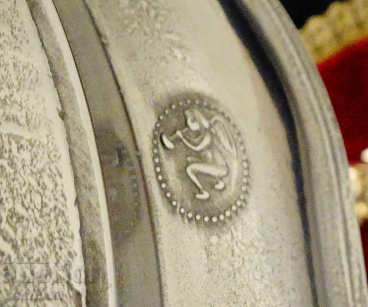 Farfurie de staniu cu pictura "Femeia care face dantelă" - 5