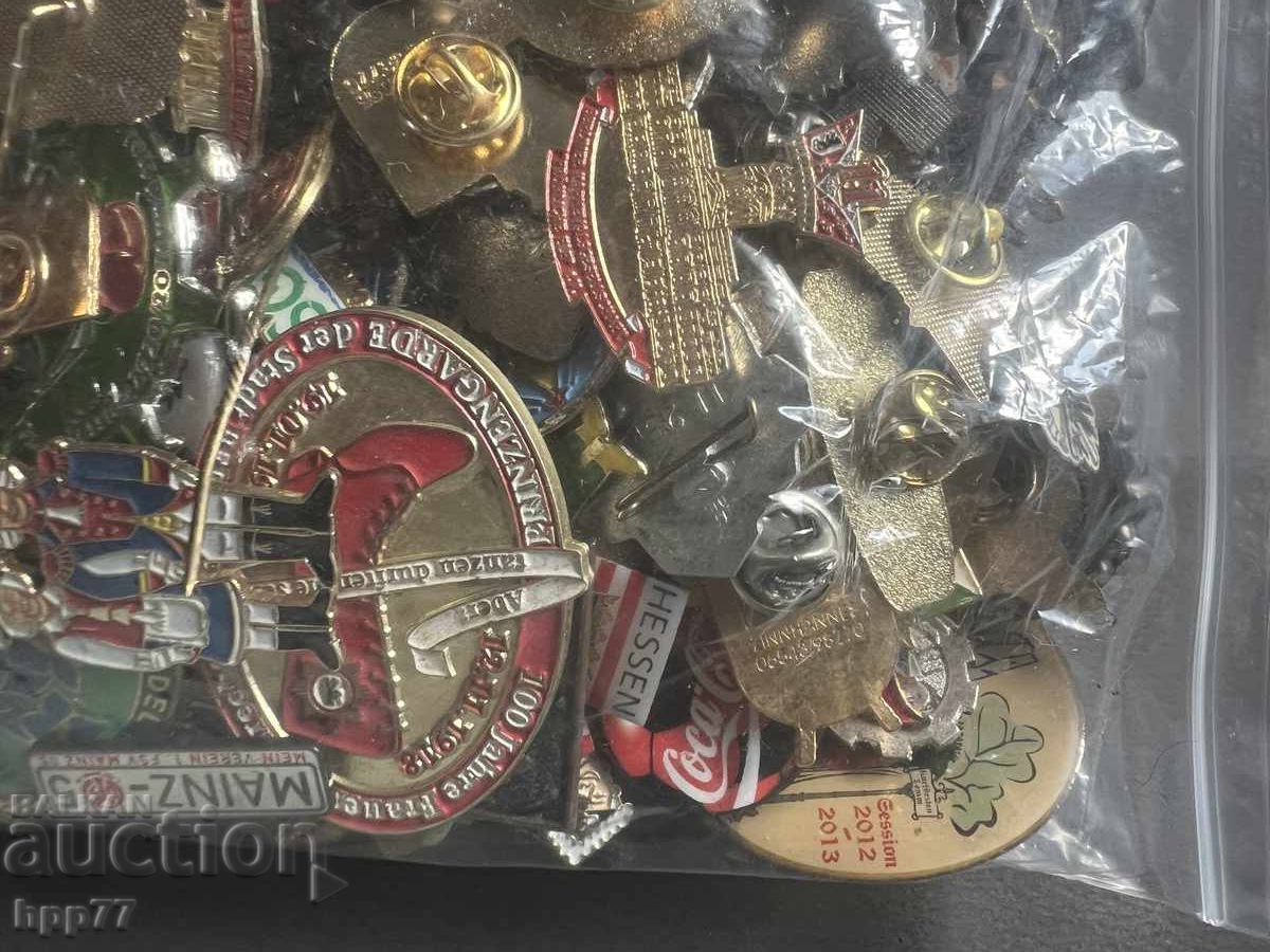 Delivery of 180+ Lot of Badges