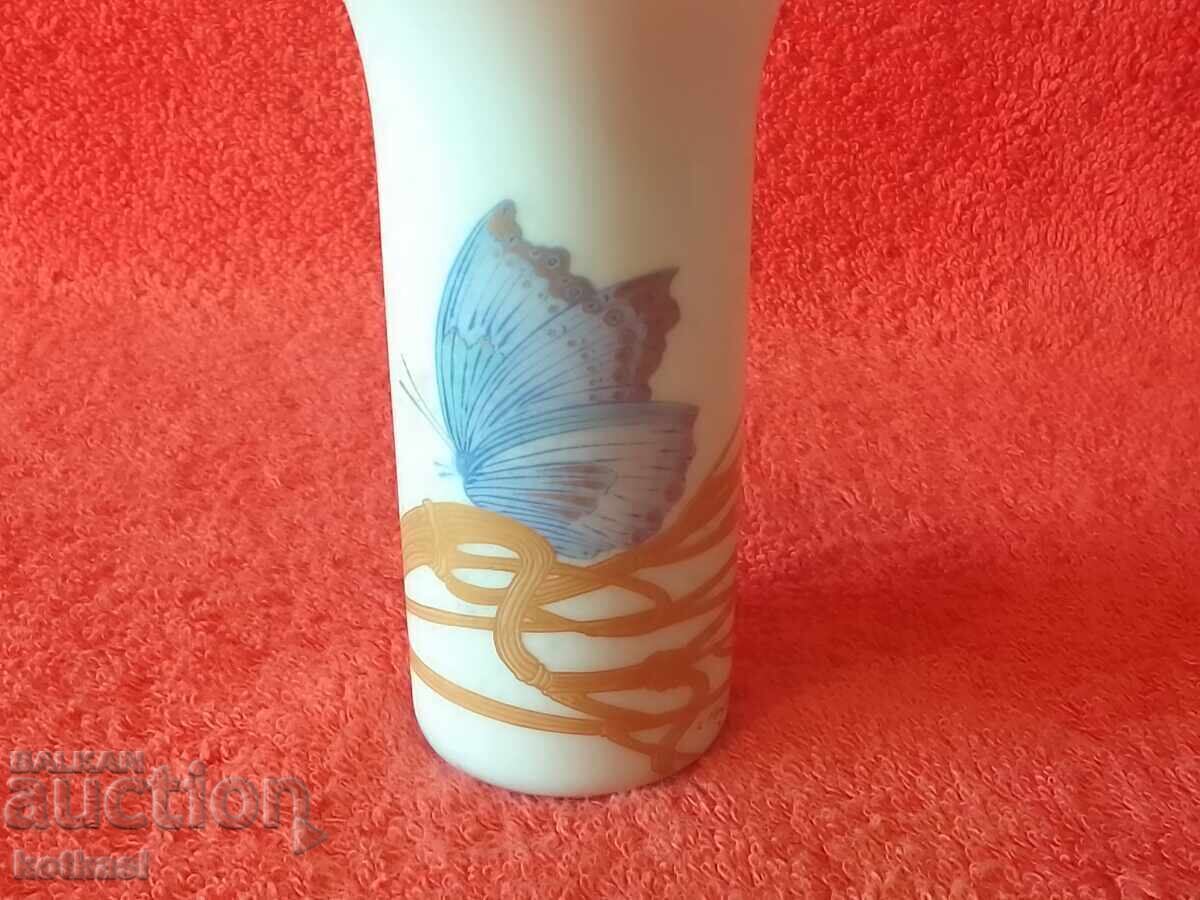 Стара малка порцеланова Ваза позлата Пеперуда Rosenthal с цена 55.50 лв. | € 28.38 Стара малка порцеланова Ваза позлата Пеперуда Rosenthal с цена 55.50 лв. | € 28.38