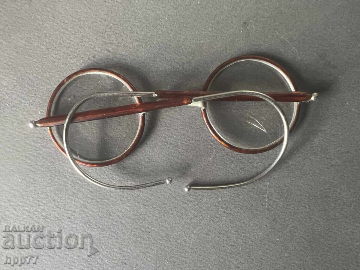 Old glasses with price 1.11 BGN | € 0.57 Old glasses with price 1.11 BGN | € 0.57