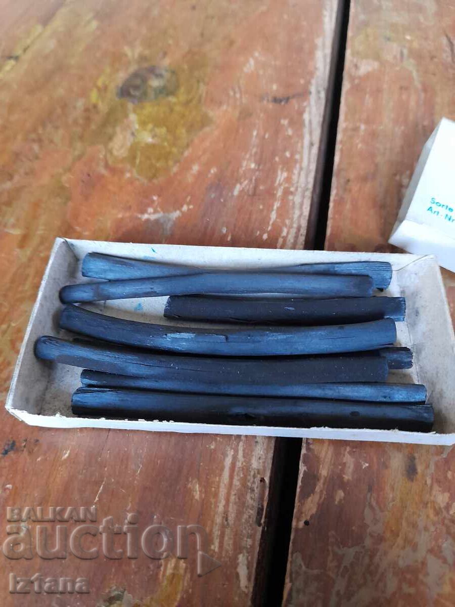 Delivery of Old charcoal for drawing