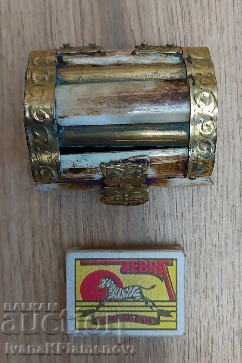 Κουτί από κόκκαλο για γνώστες - 6