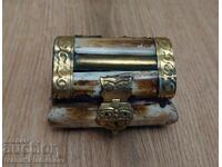 Bone box for connoisseurs