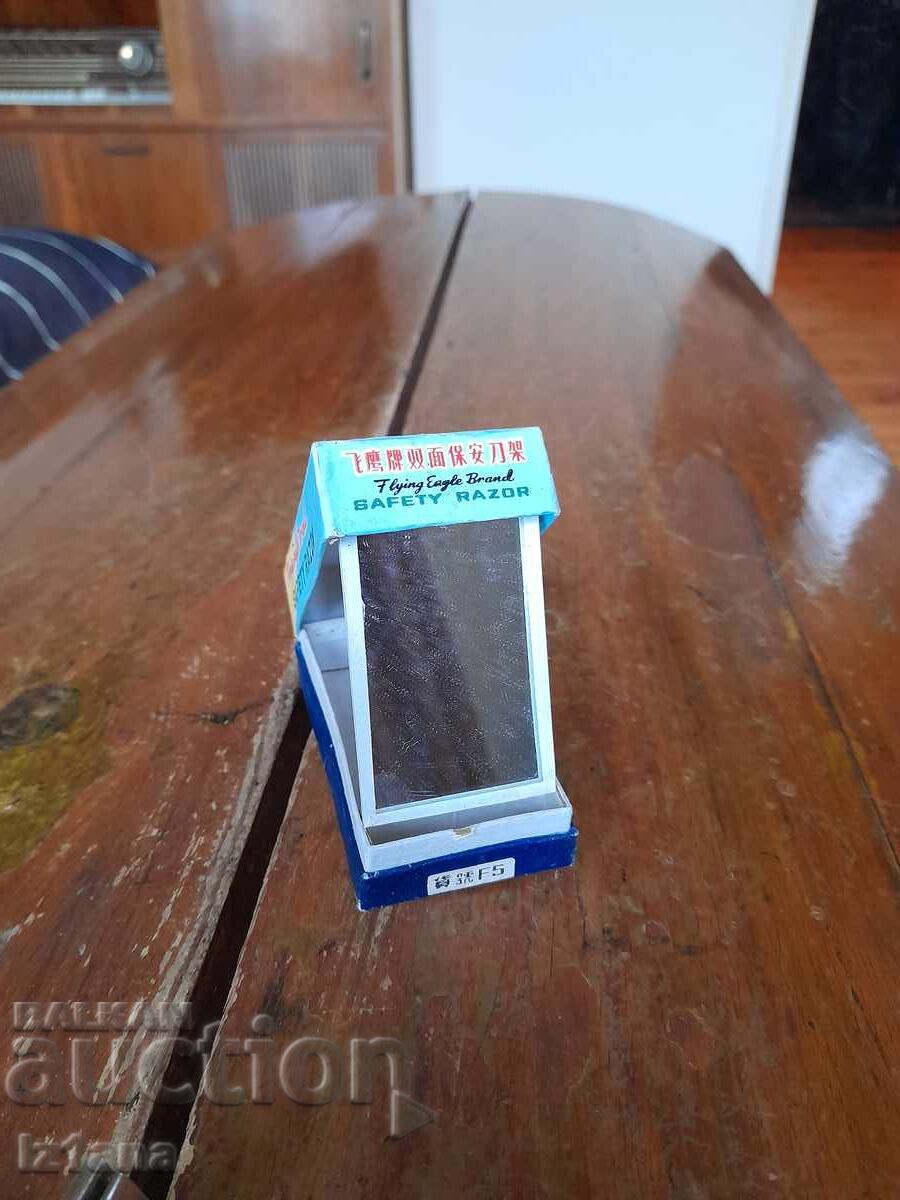 Аукцион Стара самобръсначка Flying Eagle Аукцион Стара самобръсначка Flying Eagle