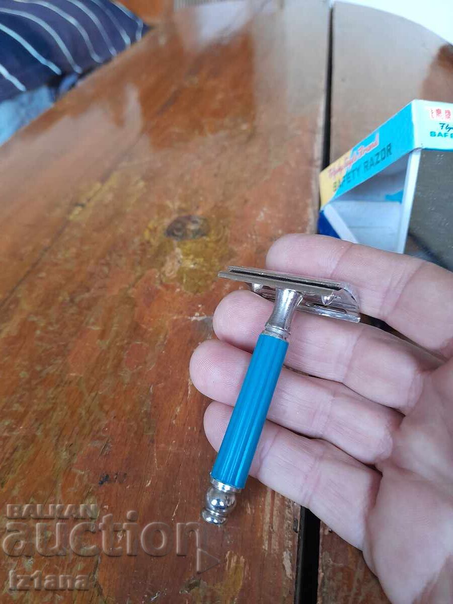 Доставка на Стара самобръсначка Flying Eagle Доставка на Стара самобръсначка Flying Eagle