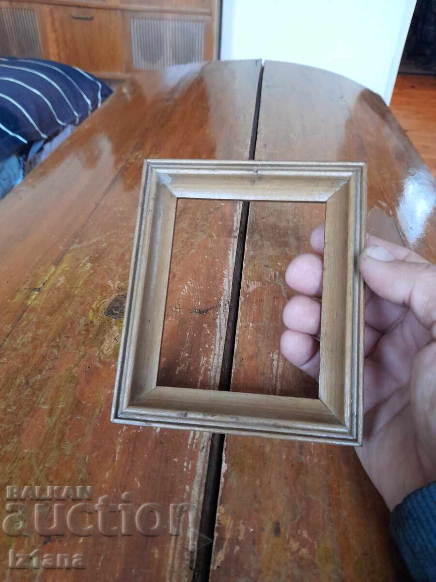 Rama foto veche cu preț 16.00 BGN | € 8.18 Rama foto veche cu preț 16.00 BGN | € 8.18